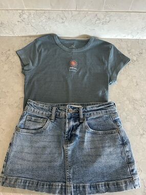 RSQ girls light blue denim skirt and O’Neil short sleeve tee